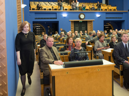 Riigikogu täiskogu istung 3. november 2014 (rahandusministri Maris Lauri ametivanne)
